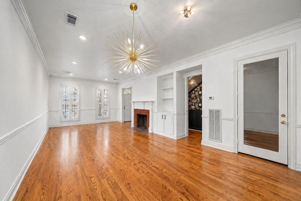 5136 Chevy Chase Drive - Photo 6