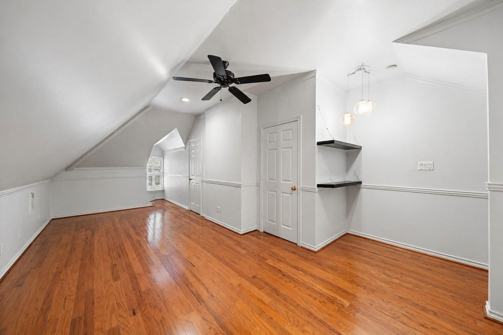5136 Chevy Chase Drive - Photo 18