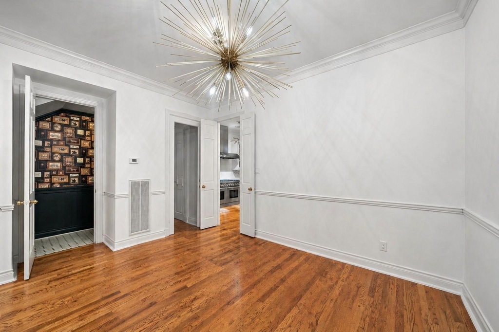 5136 Chevy Chase Drive - Photo 7