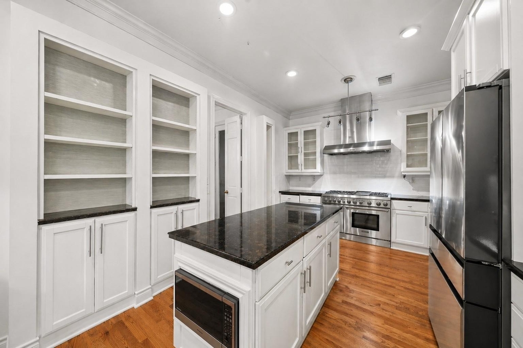 5136 Chevy Chase Drive - Photo 10