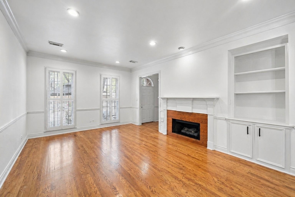5136 Chevy Chase Drive - Photo 5