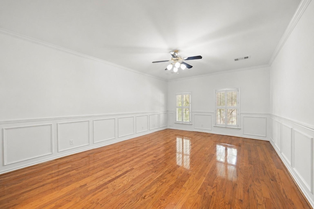 5136 Chevy Chase Drive - Photo 12