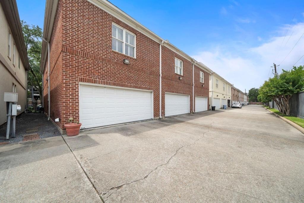 5136 Chevy Chase Drive - Photo 19