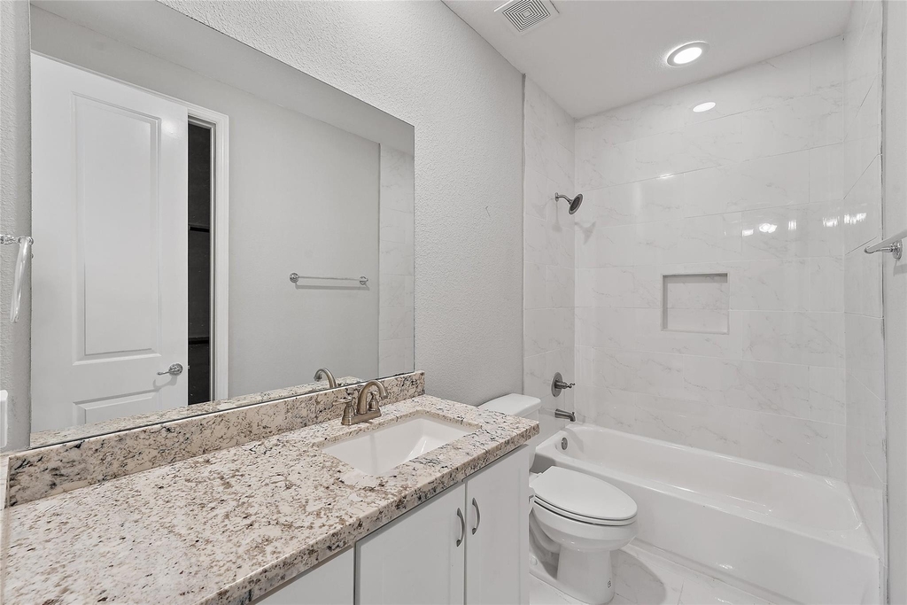 1221 W 19th Street - Photo 3
