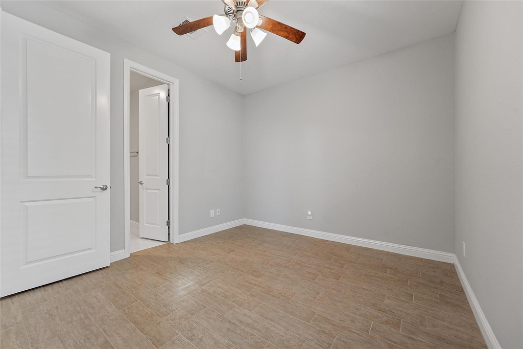 1221 W 19th Street - Photo 2