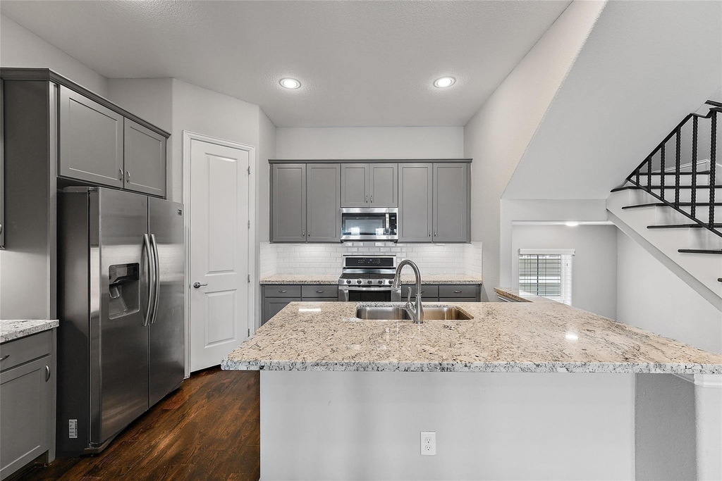 1221 W 19th Street - Photo 6