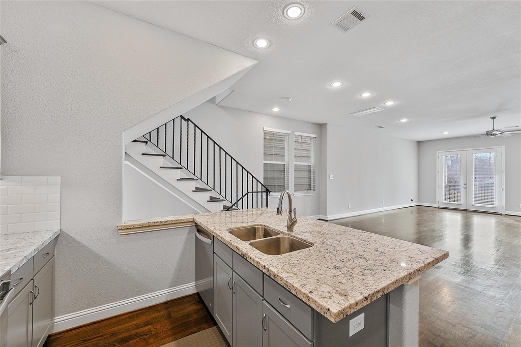 1221 W 19th Street - Photo 9