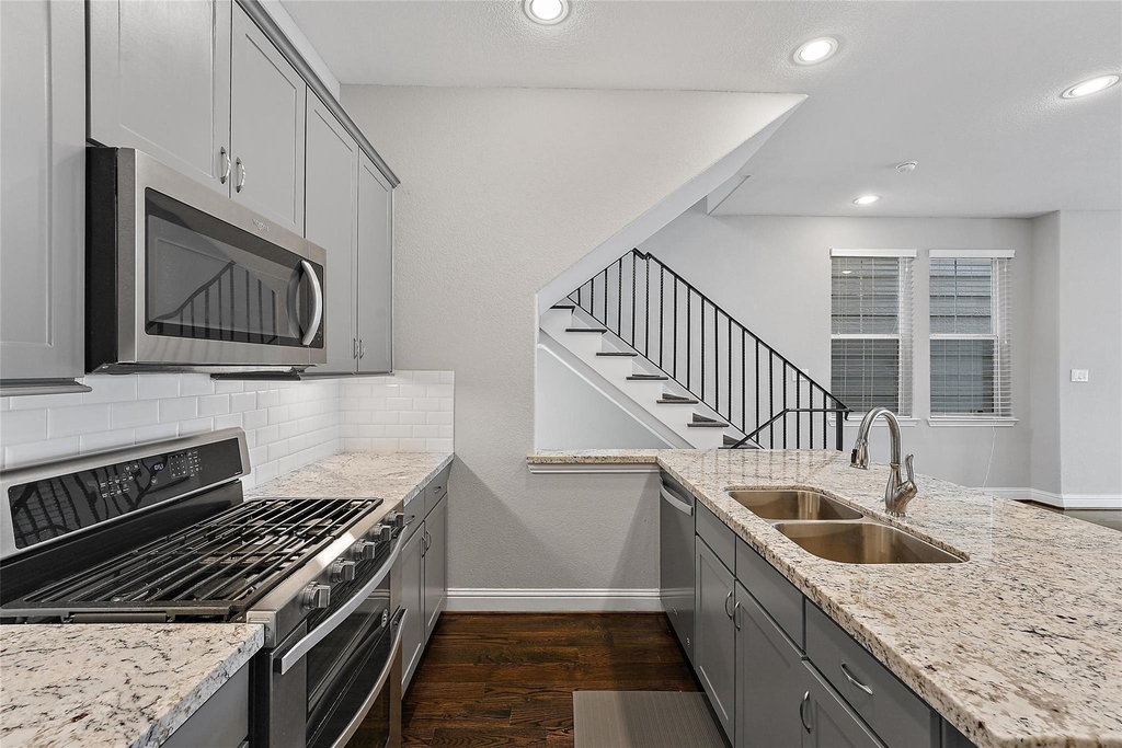 1221 W 19th Street - Photo 8