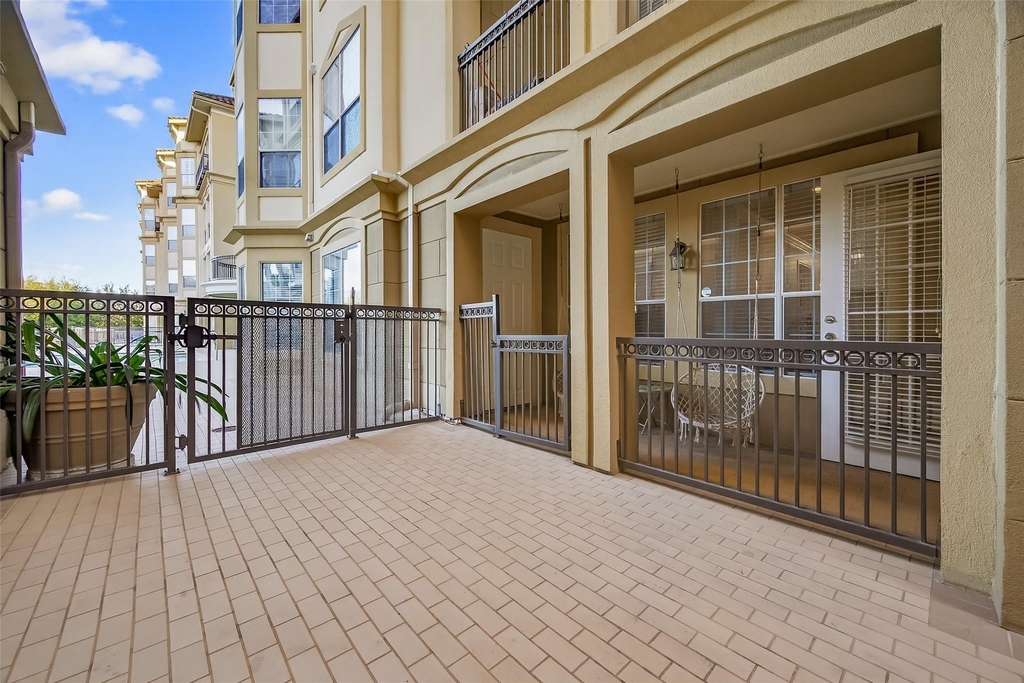 7575 Kirby Drive - Photo 9