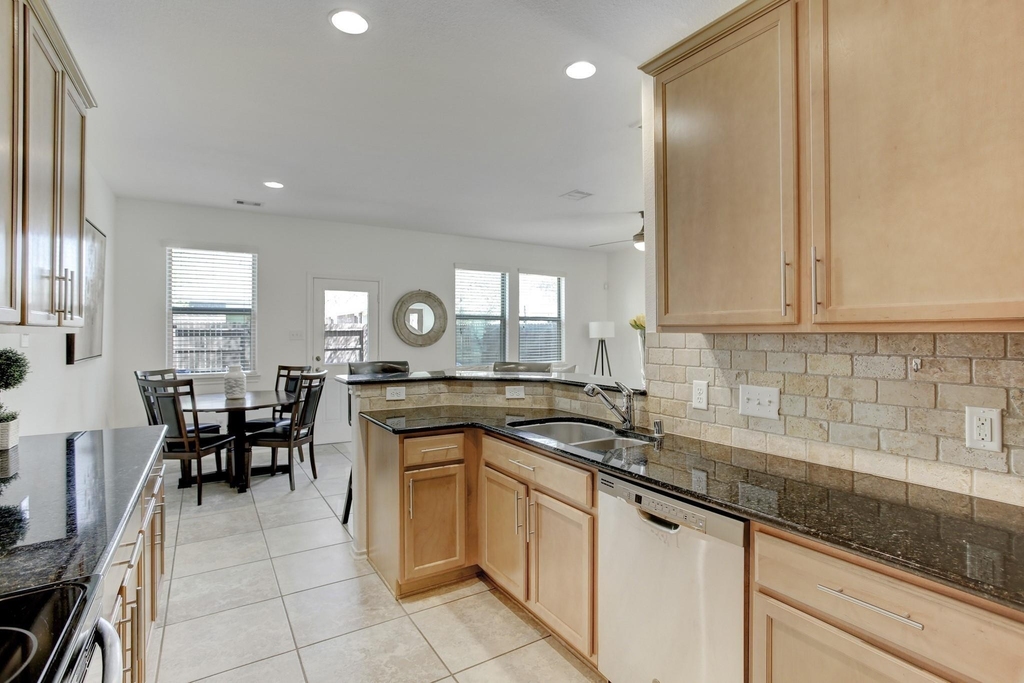 6423 Calgary Woods Lane - Photo 9