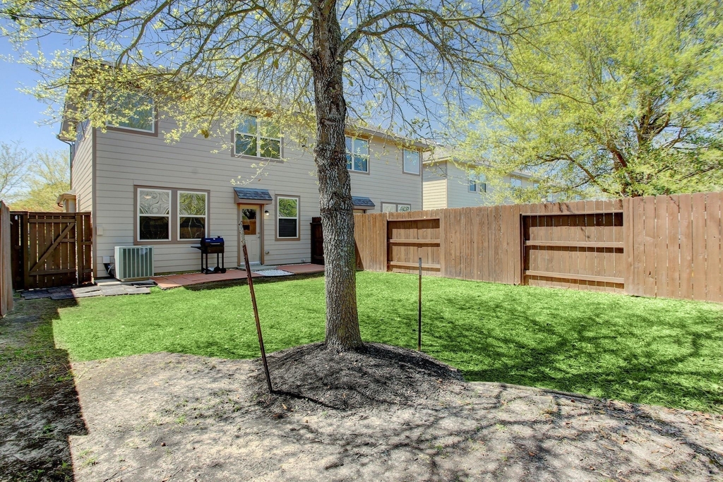 6423 Calgary Woods Lane - Photo 23