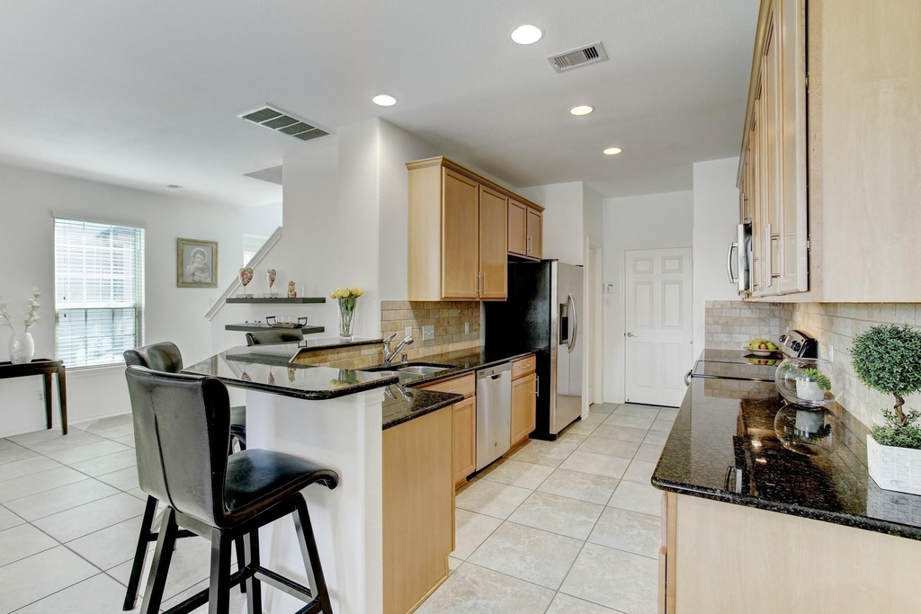 6423 Calgary Woods Lane - Photo 7