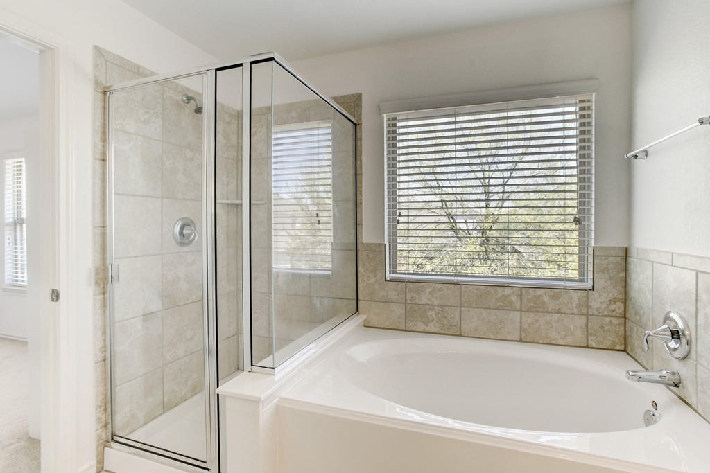 6423 Calgary Woods Lane - Photo 16