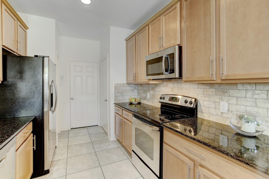 6423 Calgary Woods Lane - Photo 8