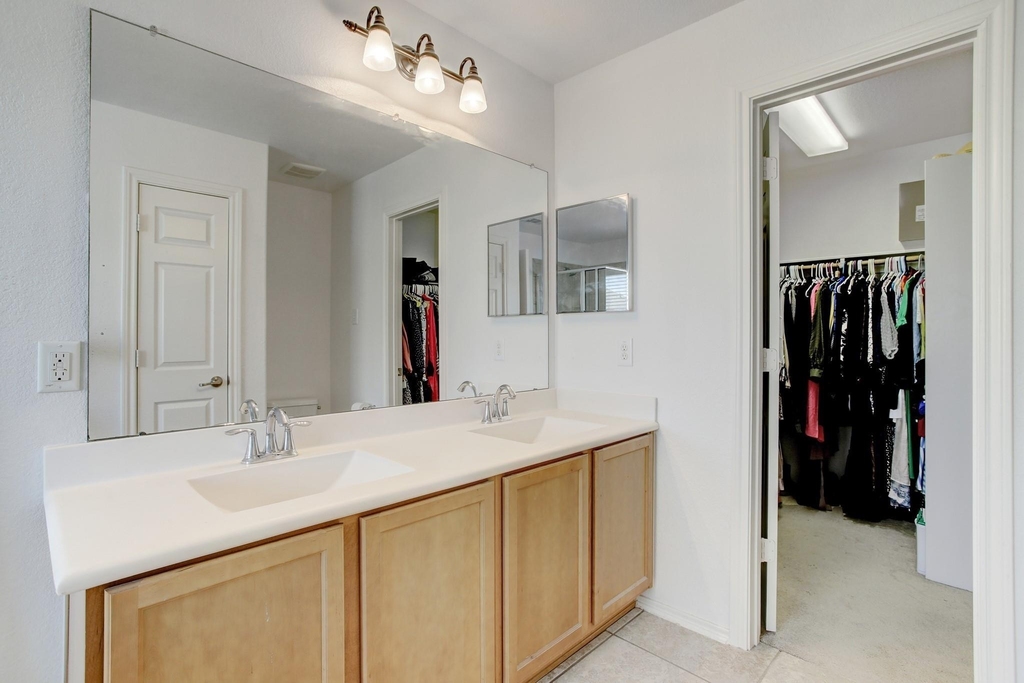 6423 Calgary Woods Lane - Photo 15