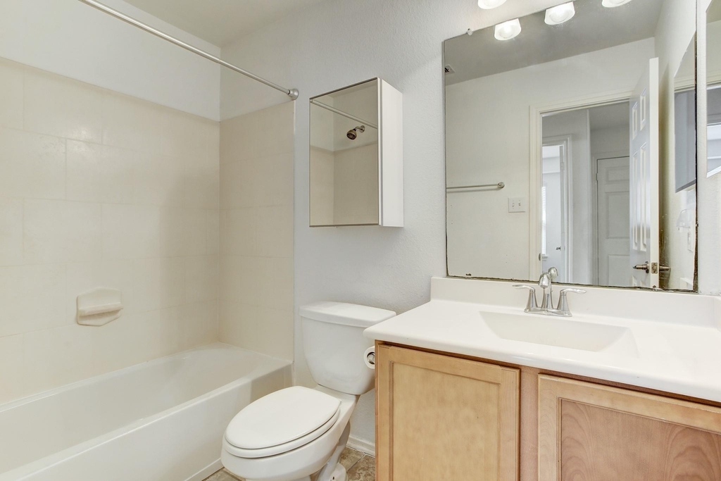 6423 Calgary Woods Lane - Photo 18