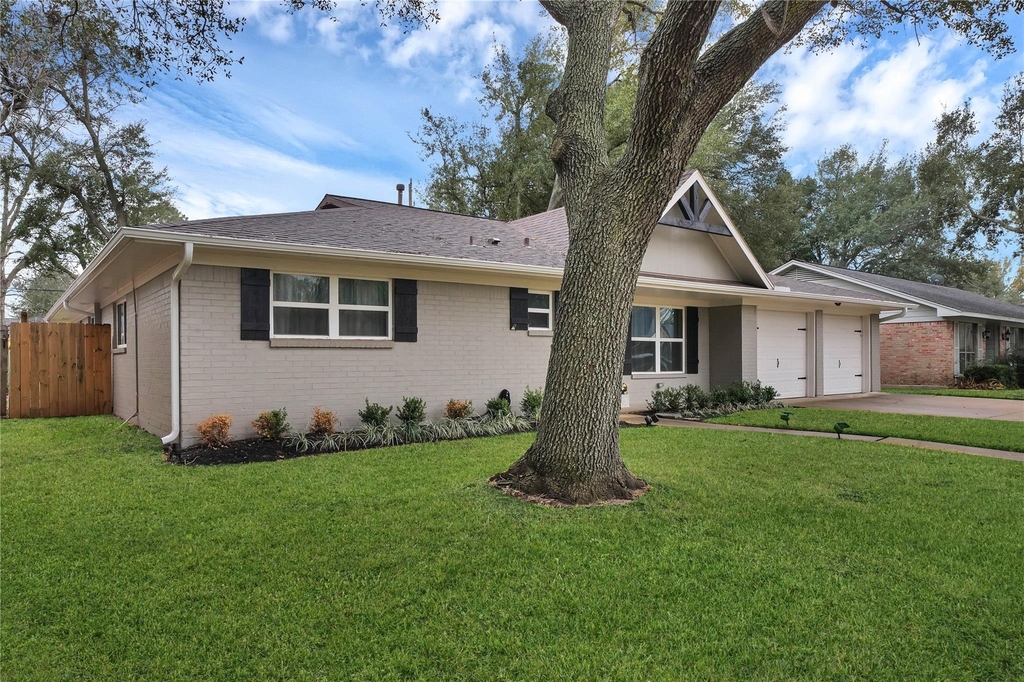 143 Bluebonnet Street - Photo 1