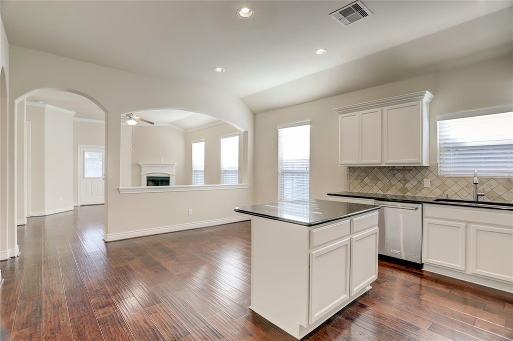 606 Sabinal Street - Photo 9