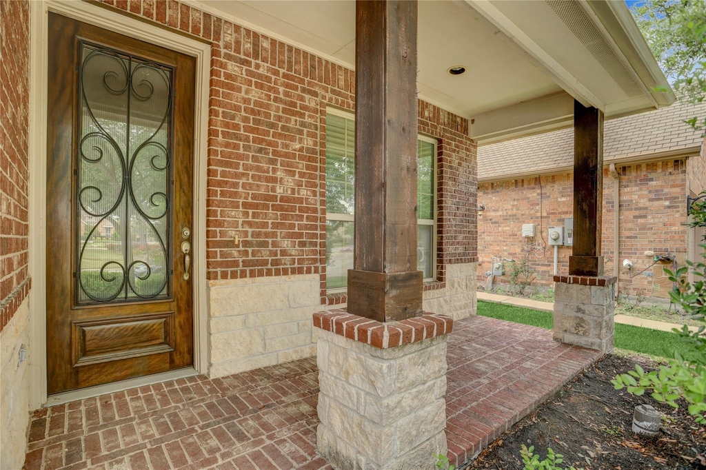 606 Sabinal Street - Photo 2