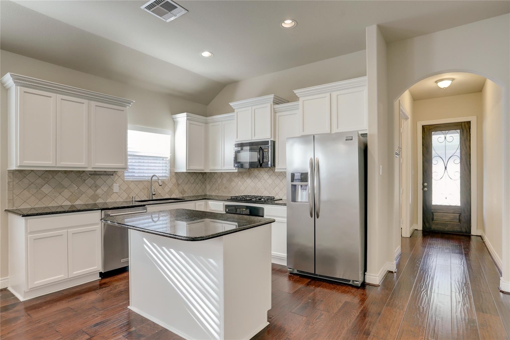 606 Sabinal Street - Photo 6