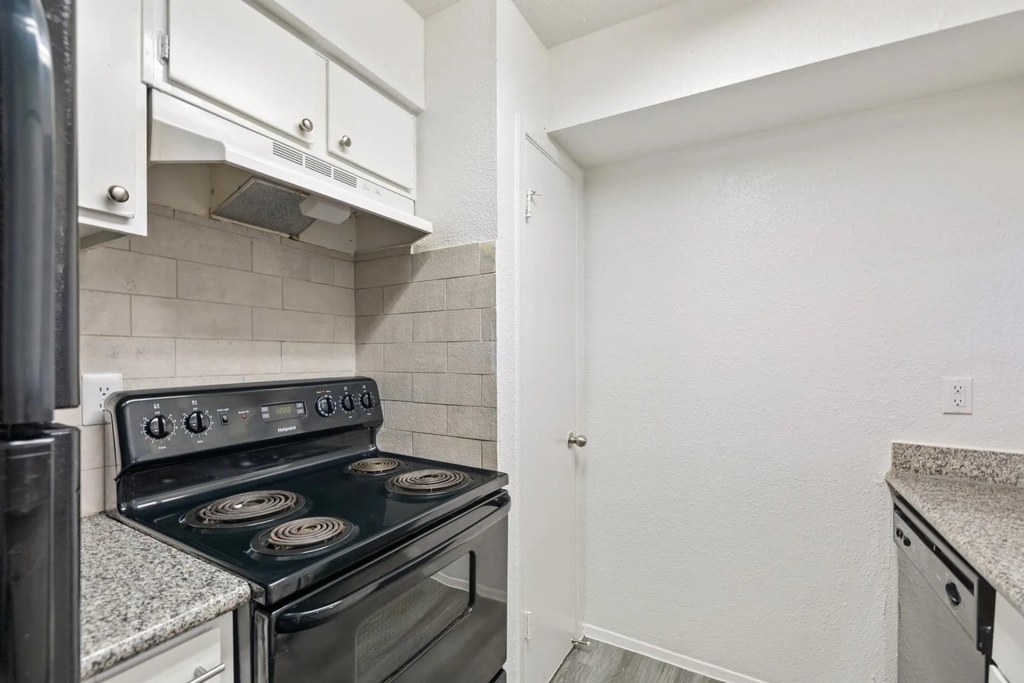 10101 Forum Park Drive - Photo 9