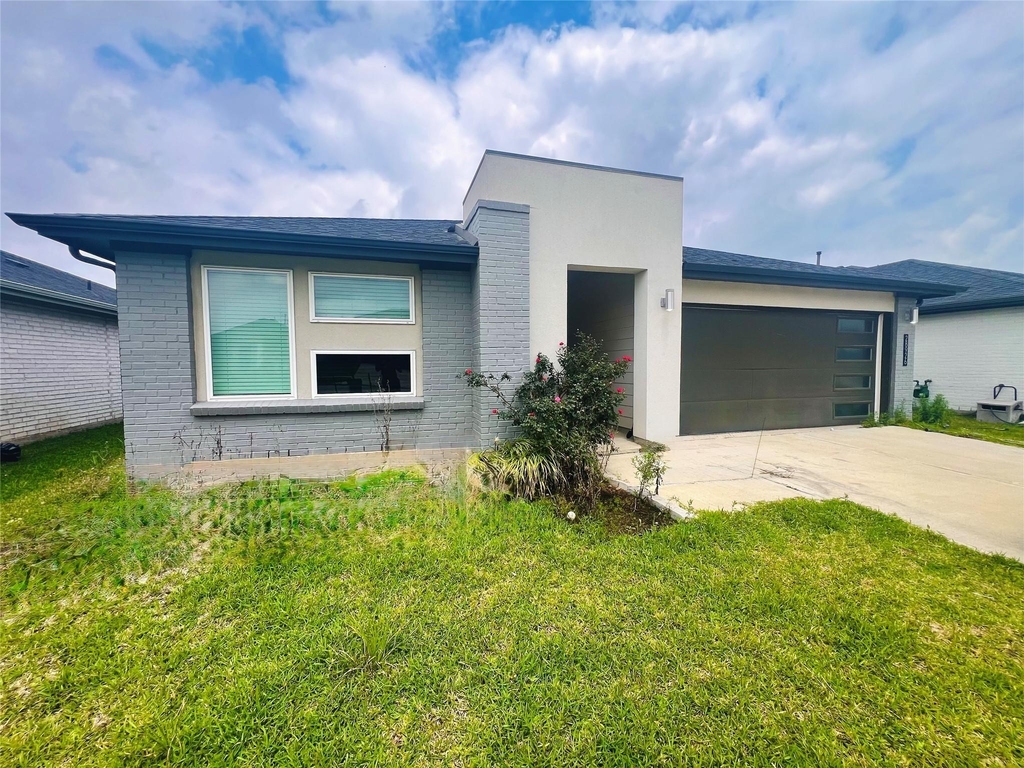 28926 Yukon River Court - Photo 0