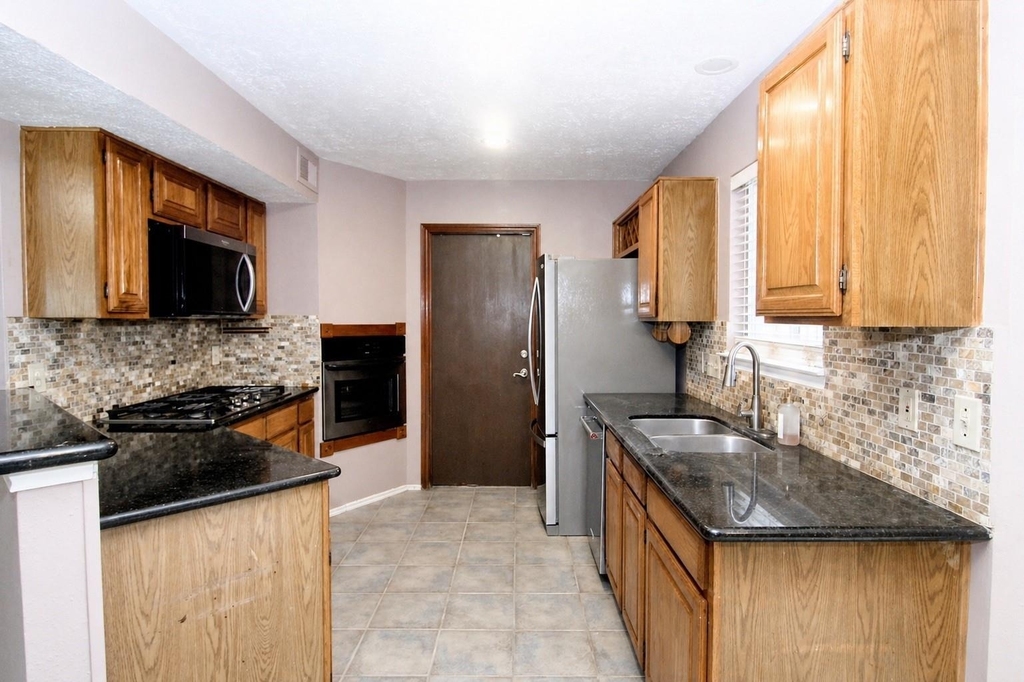 3515 Woodmere Lane - Photo 2