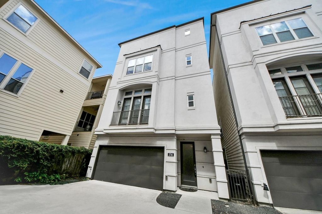 1716 Stuart Street - Photo 2