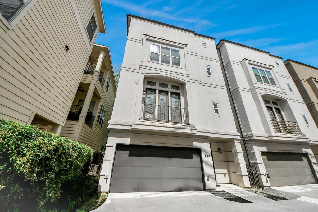 1716 Stuart Street - Photo 3