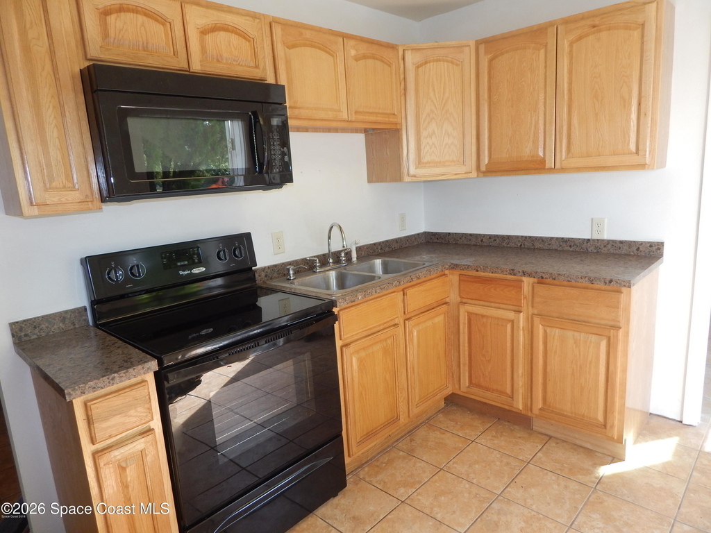 1630 Agnes Avenue Se - Photo 4