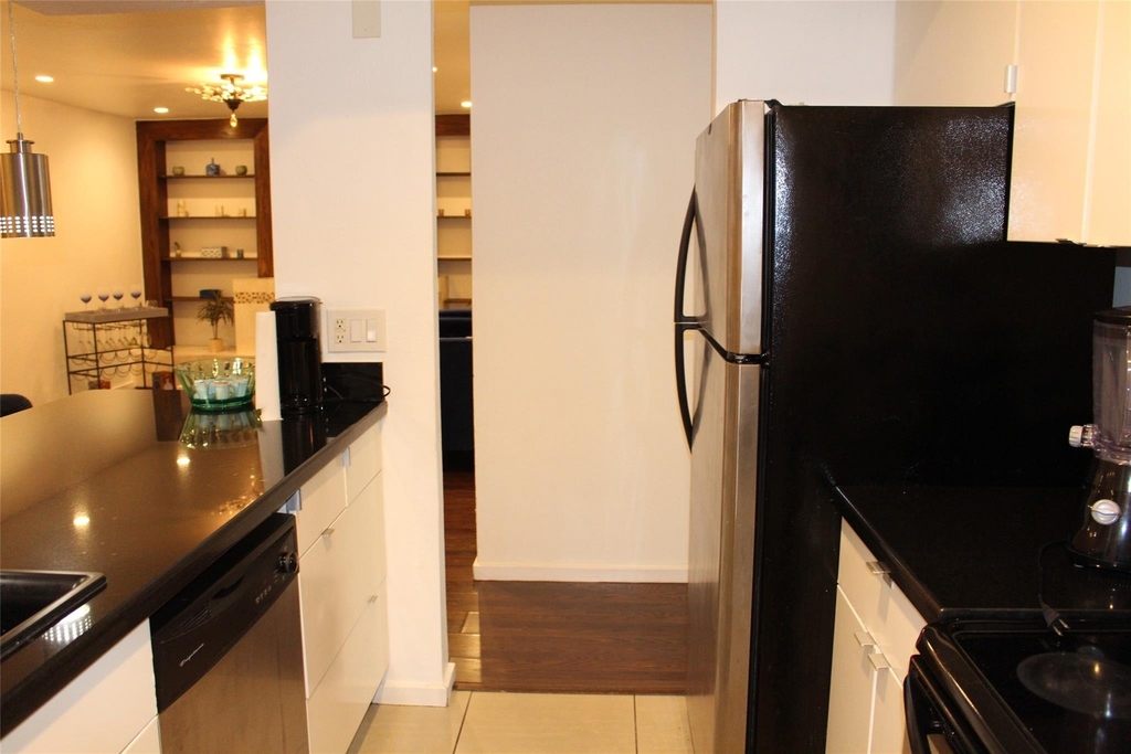 5343 Richmond Avenue - Photo 17
