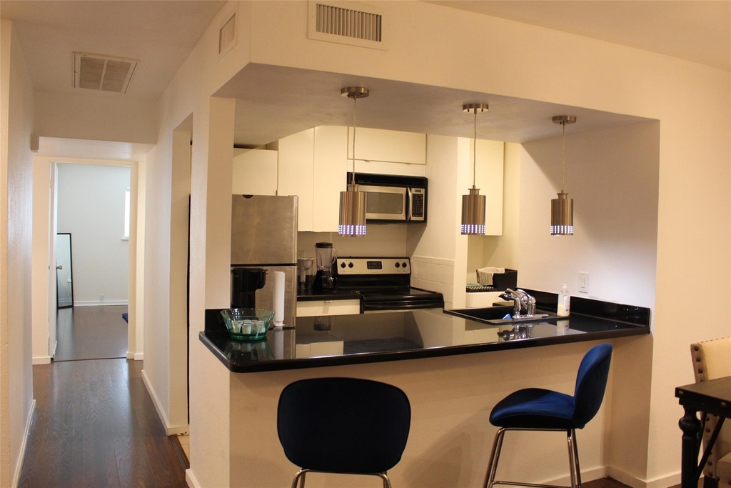 5343 Richmond Avenue - Photo 1