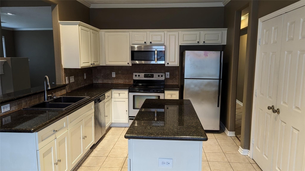 5602 Walkabout Way - Photo 9