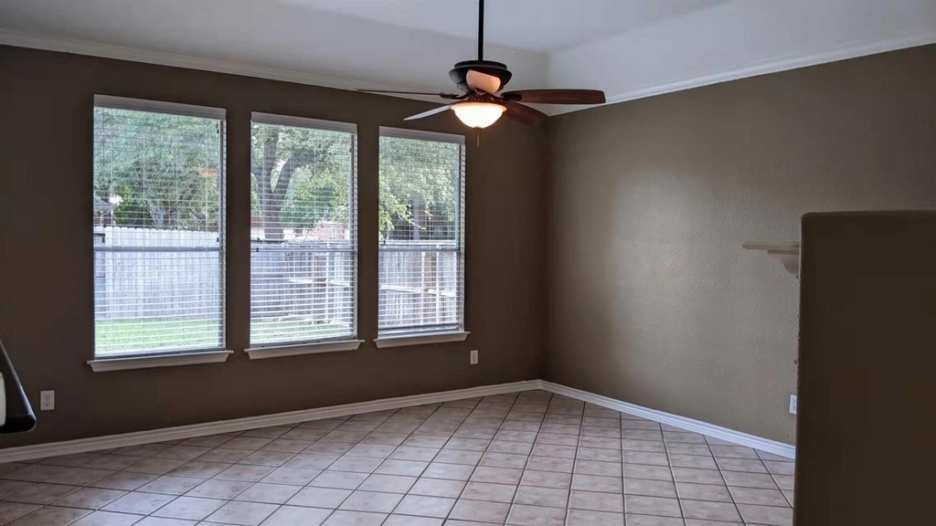 5602 Walkabout Way - Photo 4