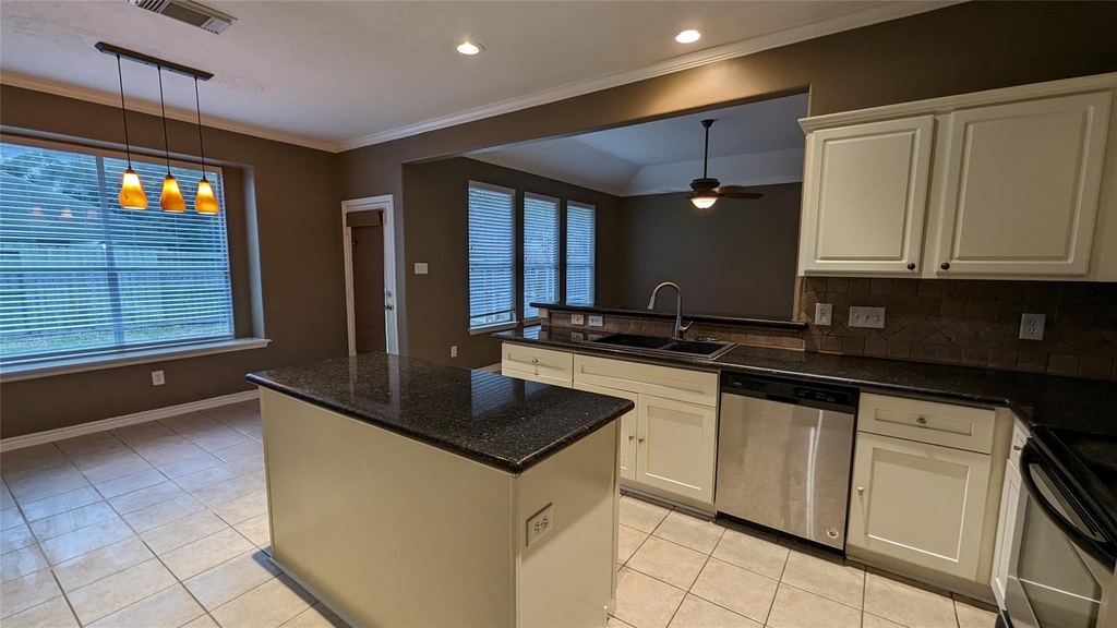5602 Walkabout Way - Photo 10
