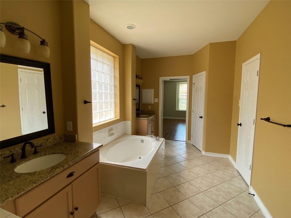 5602 Walkabout Way - Photo 15