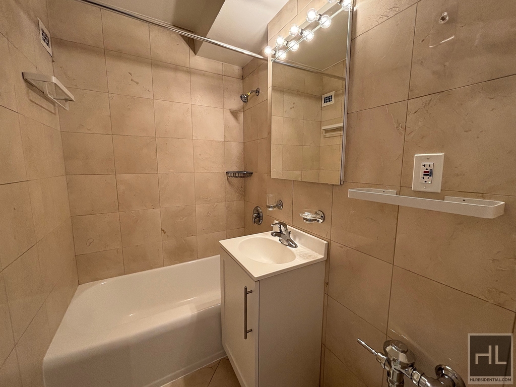 East 79th Street - Photo 3