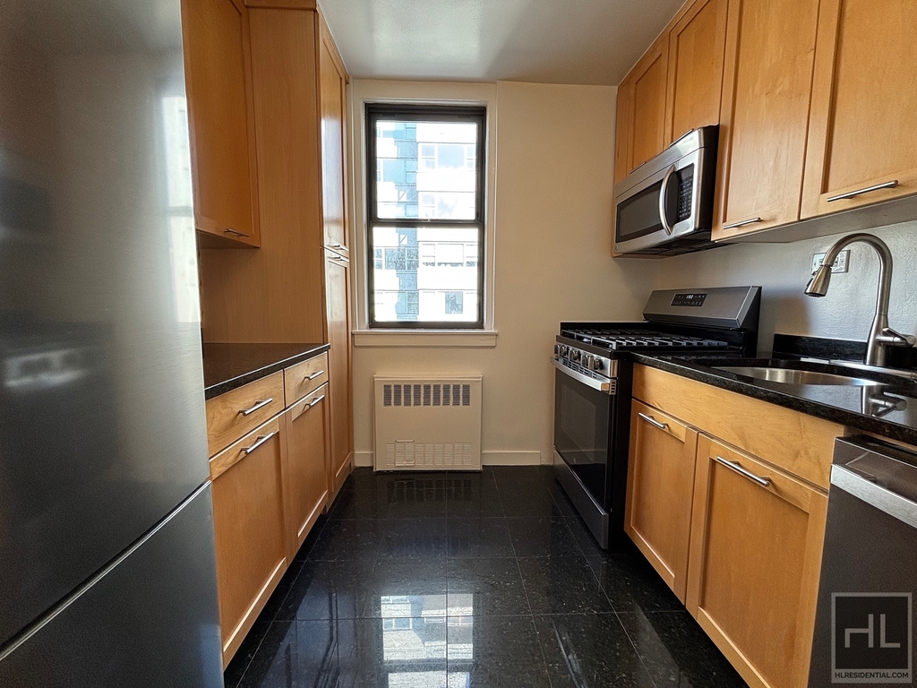 East 79th Street - Photo 2