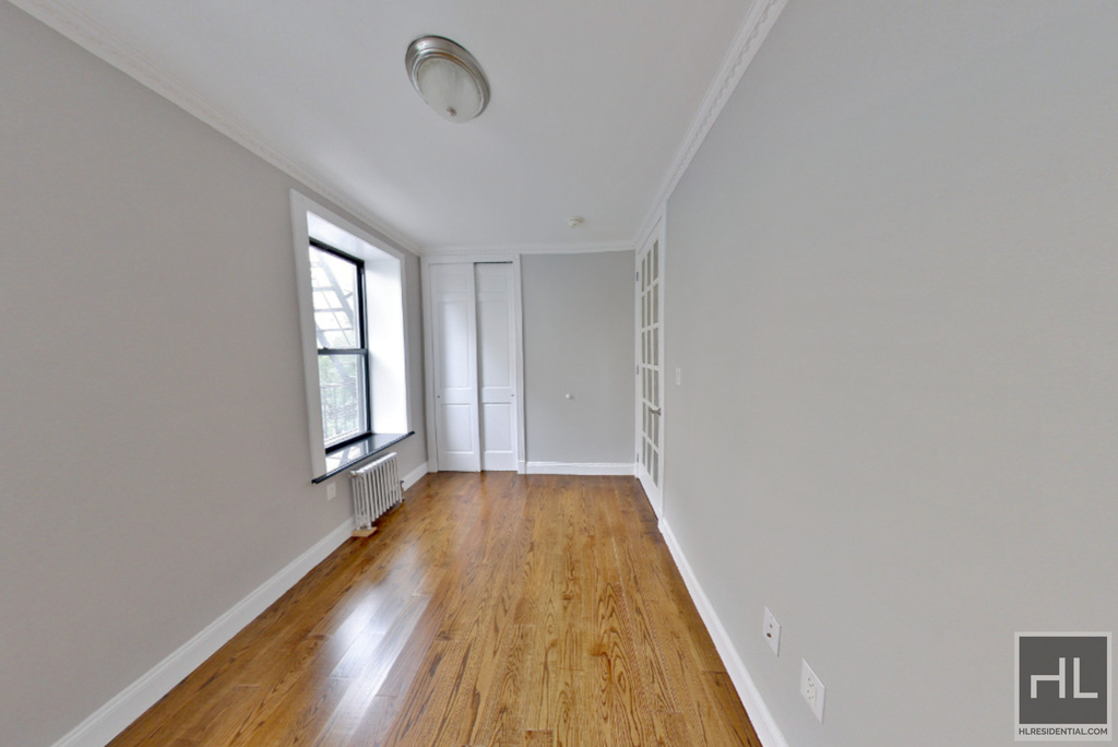 East 100th Street - Photo 2