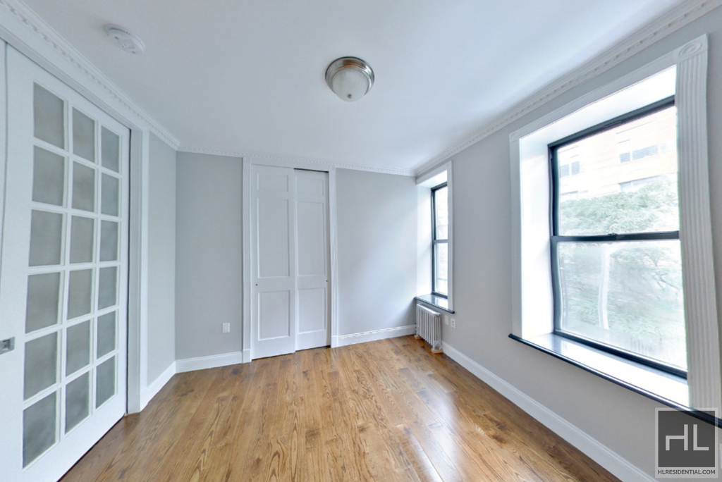 East 100th Street - Photo 0