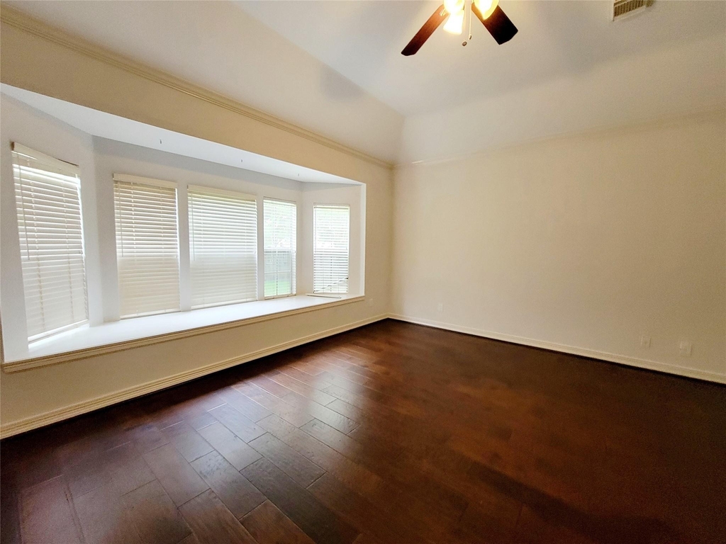 4831 Whitby Circle - Photo 4