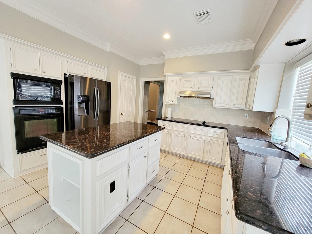 4831 Whitby Circle - Photo 5