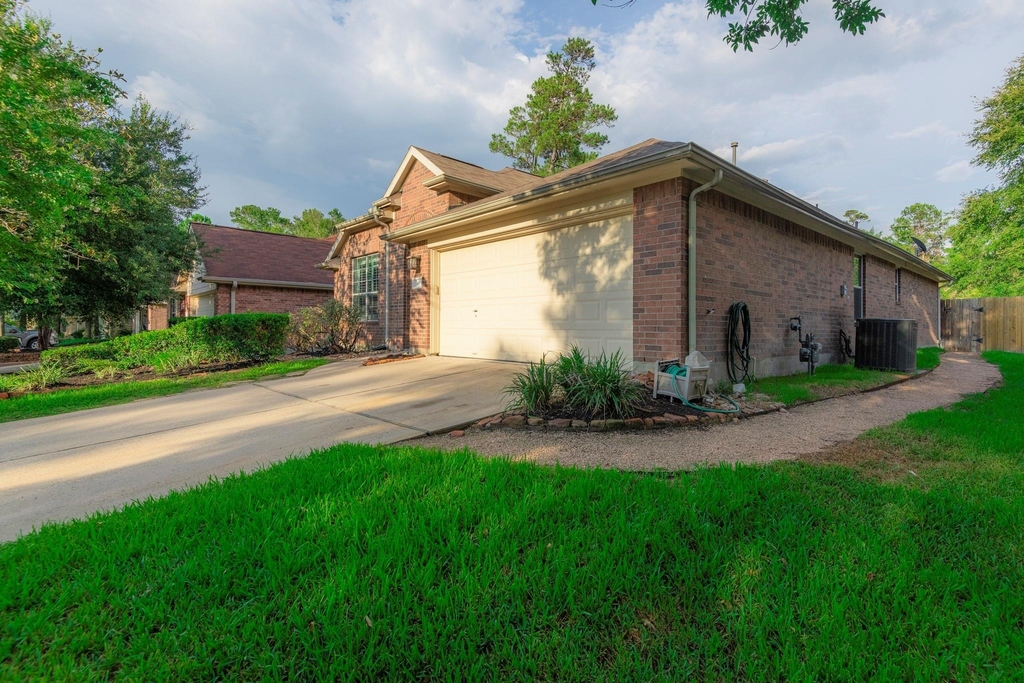 10 Delphinium Place - Photo 2