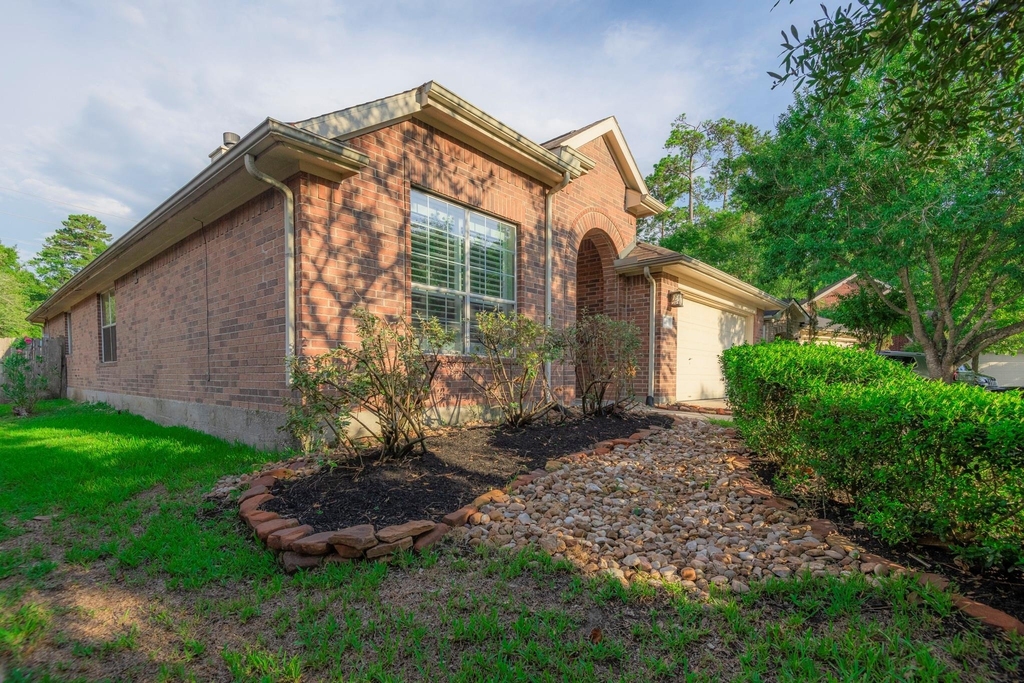 10 Delphinium Place - Photo 1