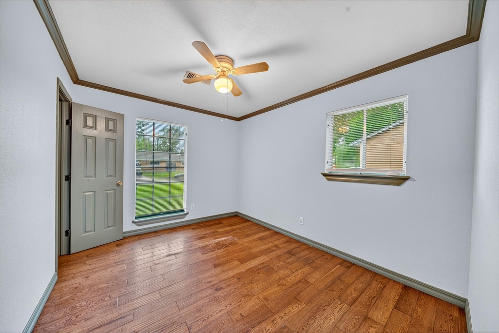 5725 Melanite Avenue - Photo 9