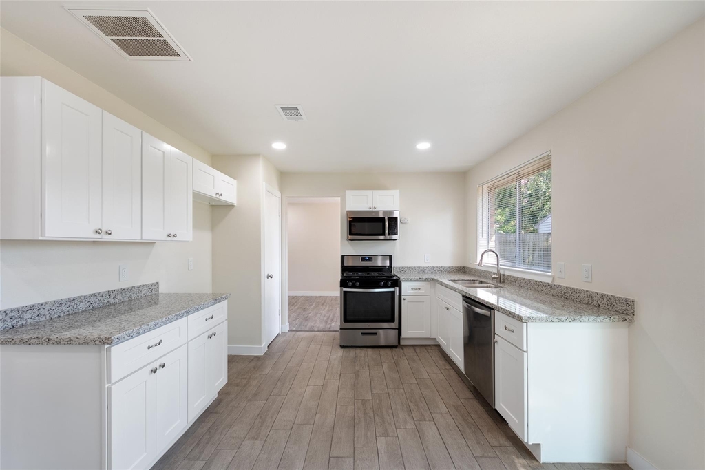 5410 Forest Trails Drive - Photo 10