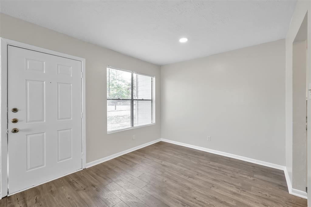 900 Holly Drive - Photo 3