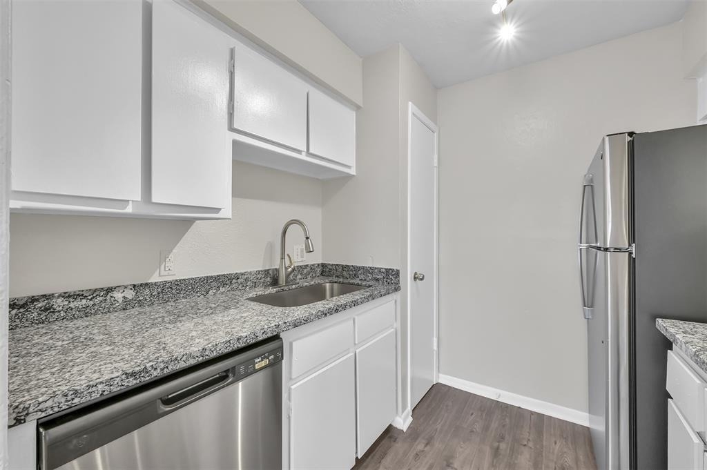 900 Holly Drive - Photo 6