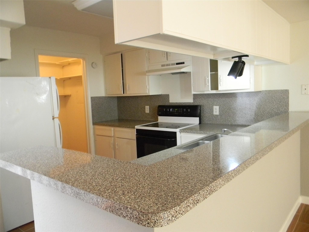 9200 West Bellfort Street - Photo 9