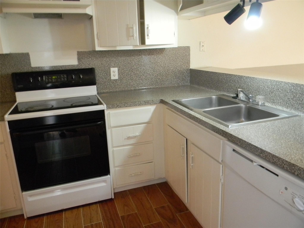 9200 West Bellfort Street - Photo 12
